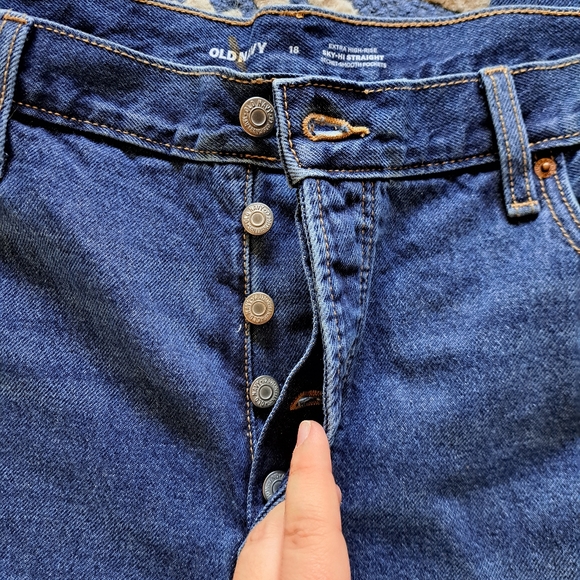 Old Navy Straight Leg Distressed Jeans 18 NWOT - Picture 4 of 6